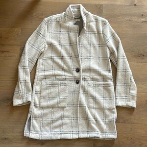 Maurices woman’s coatagan or sweater like jacket size small.